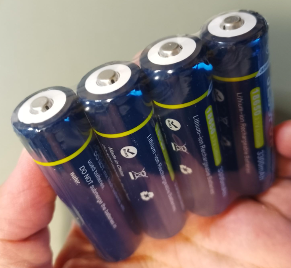 Jesspowus's tweet photo. 🔋🔘JESSPOW 4 Pack 3.7 Volt Button Top 18650 Rechargeable Batteries, 
Indications, so far, are they meet the advertised spec, and only time will tell how many cycles.. 
https://t.co/Y4M4XiBiIk

#18650BATTERY #vape #USA #fyptwitter #EDC #FREE #FY2024 #Flashlights #vapemod #Fy https://t.co/jju473pk0w