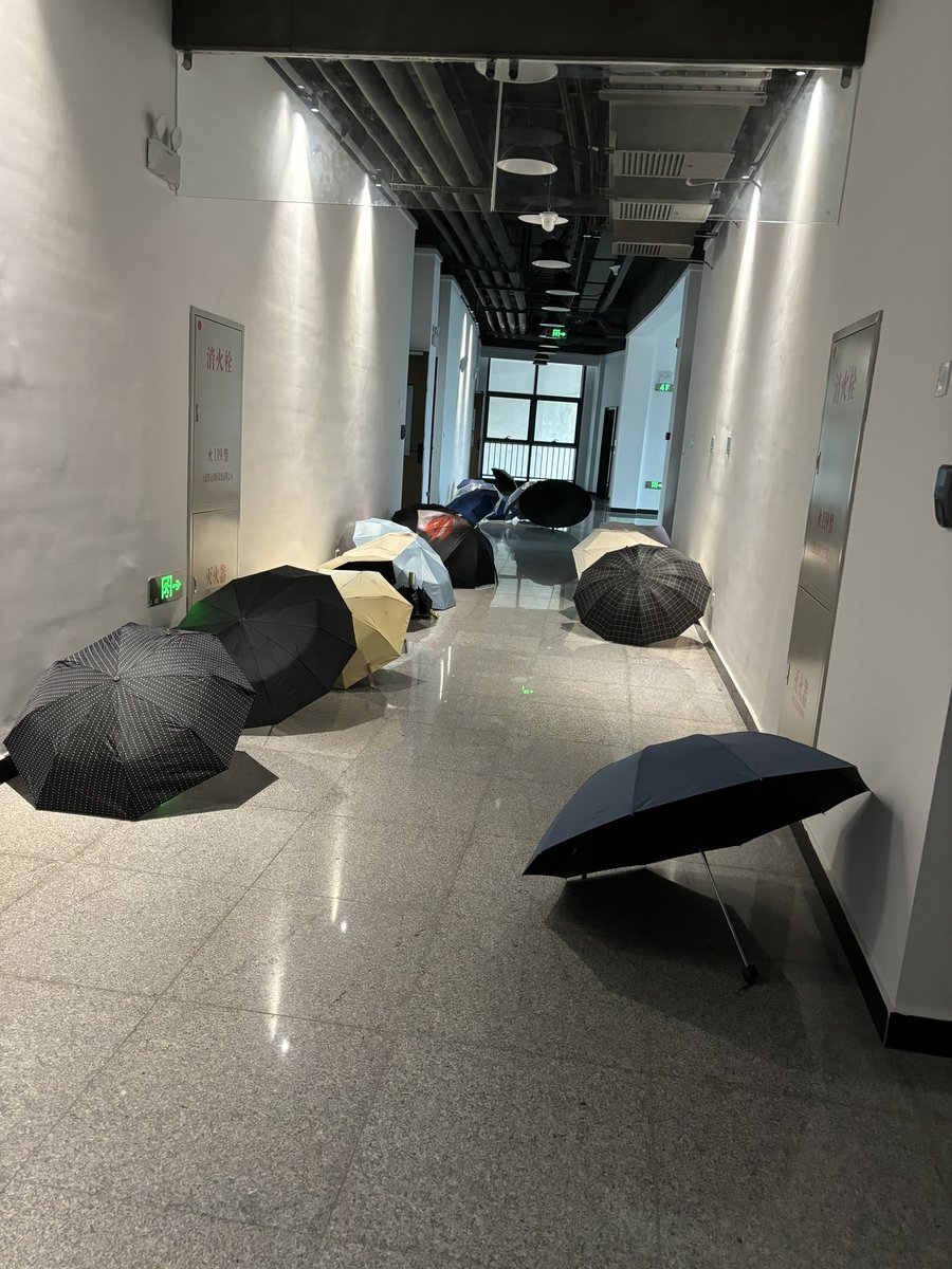 大連は雨。教室前の風景！