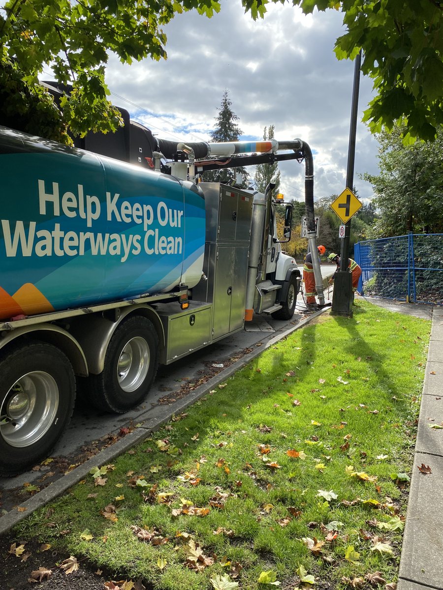 YourMapleRidge's tweet image. 🌧️ City crews are inspecting &amp;amp; clearing catch basins, culverts, and drains ahead of heavy rain to help prevent flooding. 💧You can help too! Clear any leaves or debris from nearby catch basins, or report it to us: tinyurl.com/5ah558ac #FallPrep #StormReady #CommunitySafety