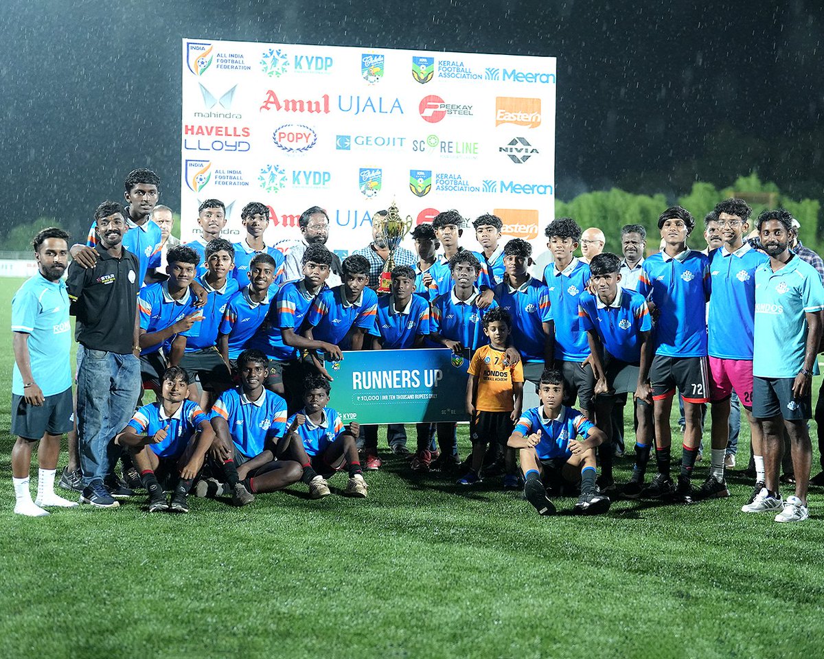 kydpofficial's tweet photo. Sparrows SC has become the U-15 runners up of the Chakolas Gold Trophy Tournament by KYDP. Congratulations to the team and their coaches.
#chakolasgoldtrophy #kydp #keralafootballassociation #scorelinesports #getsetgoal https://t.co/upIW3vJi0b