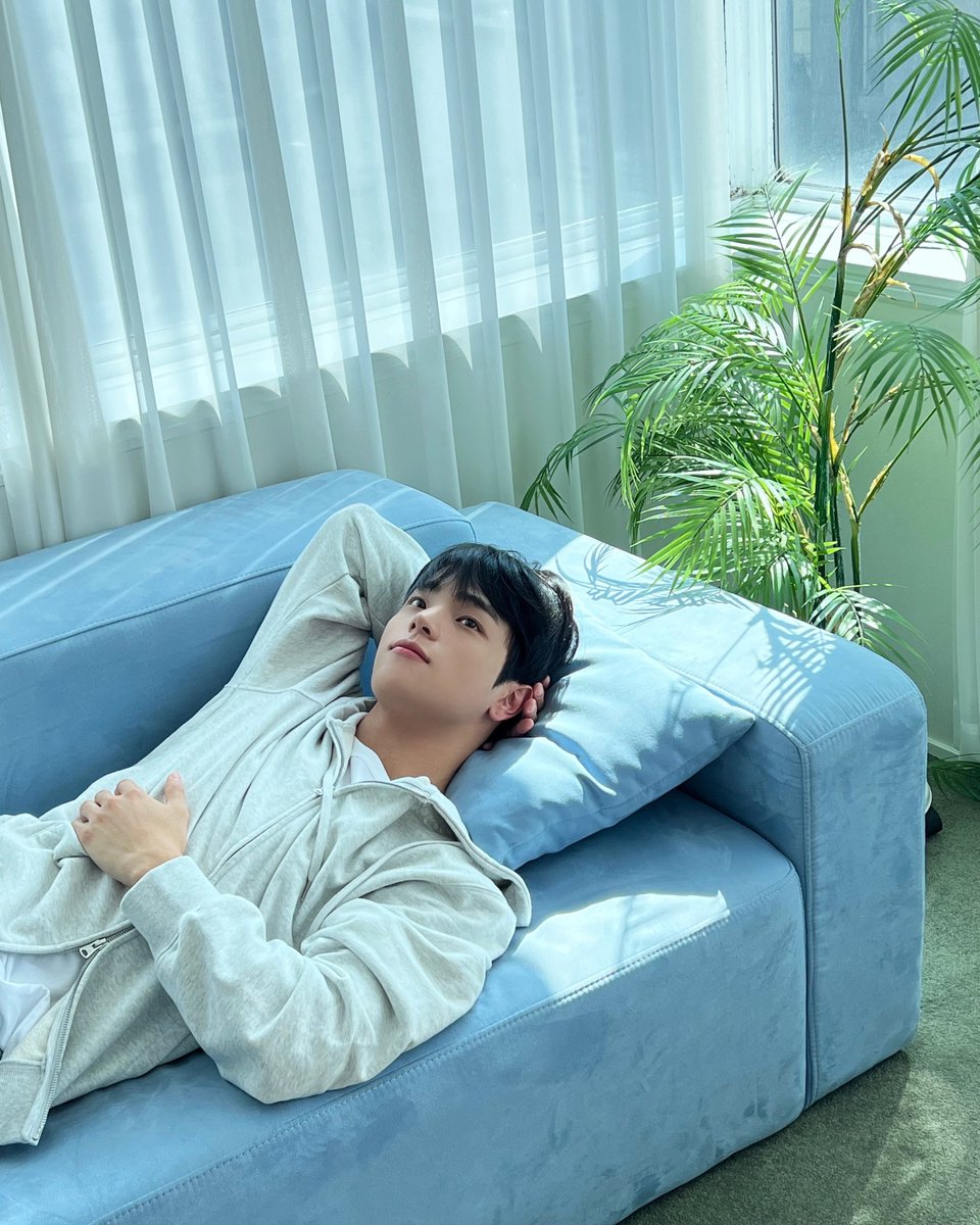 [#우진] Falling asleep…🥱🛋️🌿☀️