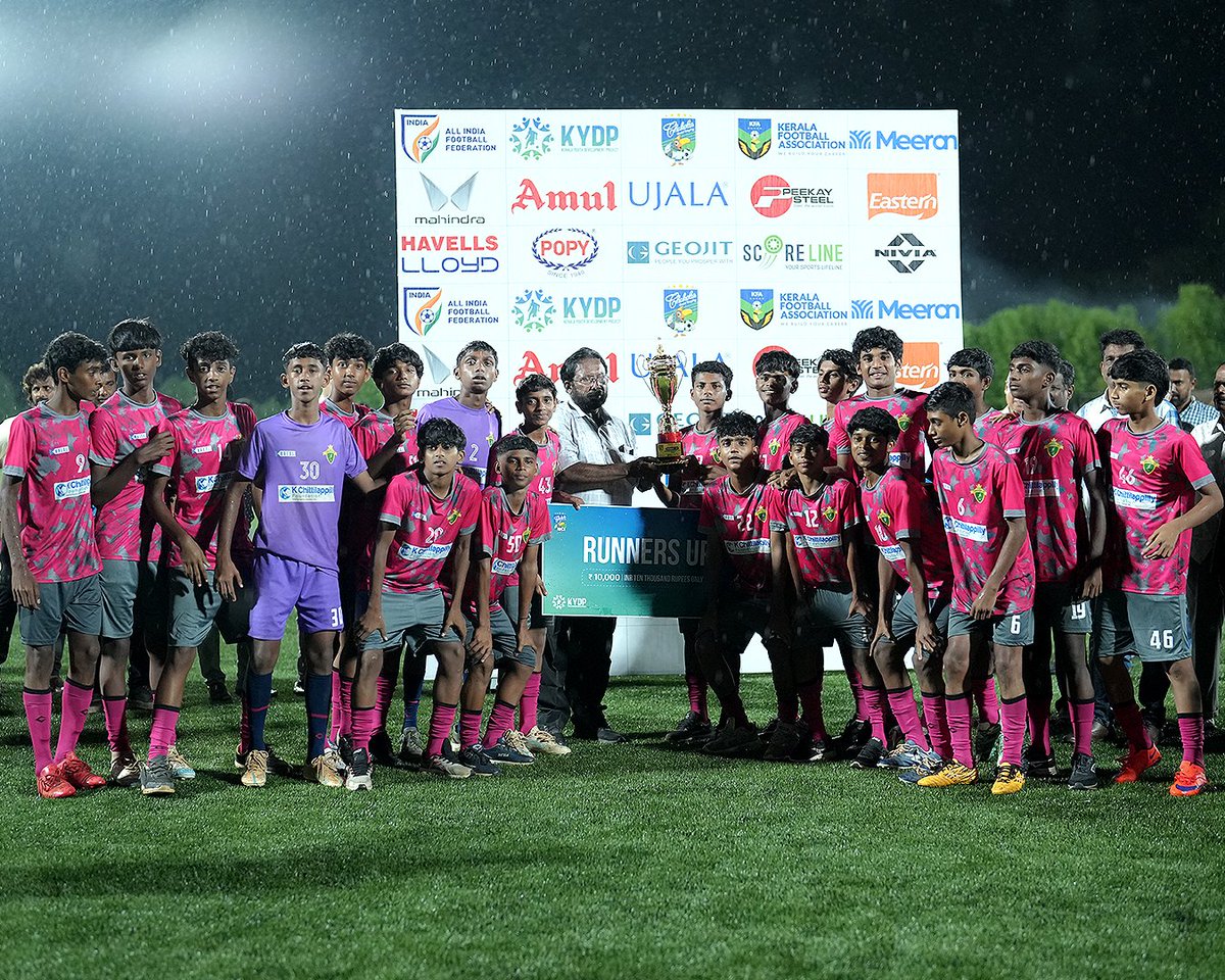 kydpofficial's tweet photo. Say hello to the U-14 runners up of the Chakolas Gold Trophy Tournament by KYDP, the team of Parappur FC. Congratulations team.
#chakolasgoldtrophy #kydp #keralafootballassociation #scorelinesports #getsetgoal https://t.co/IsTAJvnNEy
