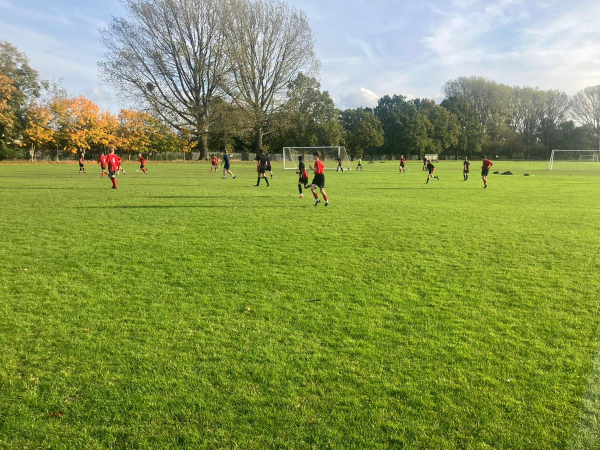 kesacademy's tweet photo. Brilliant result for our year 9 football team
Beating our trust friends @AcadHeathersett 6-1 in the county cup ⚽️⚽️⚽️⚽️⚽️⚽️
Great performance from all 👏👏
#ontonextround https://t.co/GmllqOEKYk