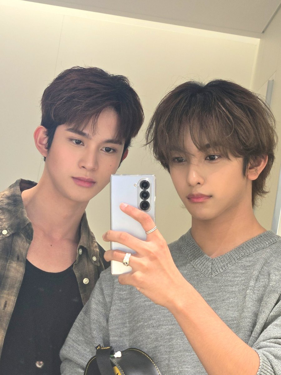 HORI7ON_twt's tweet photo. [🐰] Guys do you know that if you come to the, yes because you know? I also don't know whahdhaudhqjdb 😁😁

#HORI7ON #호라이즌 #MARCUS #마커스 https://t.co/HlxT08Xt7x