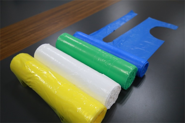 Vicky198902's tweet photo. Disposable Polythene Apron medical or hygiene https://t.co/714mWb9gr2