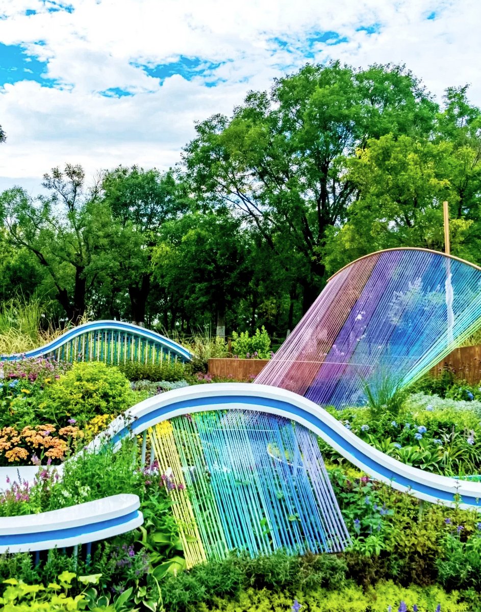 DiscoverYantai's tweet photo. Escape to #Yantai Botanical Garden🌳, the perfect urban retreat, where the Third Flower Competition of #Shandong Province has unveiled a new enchanting spectacle. Step into a floral fantasy and indulge in the vibrant autumn hues that await you! 🌺🌷🌻💐 #AutumnInYantai #WeekendGetaways 
(Source: Yantai Municipal Bureau of Culture and Tourism)