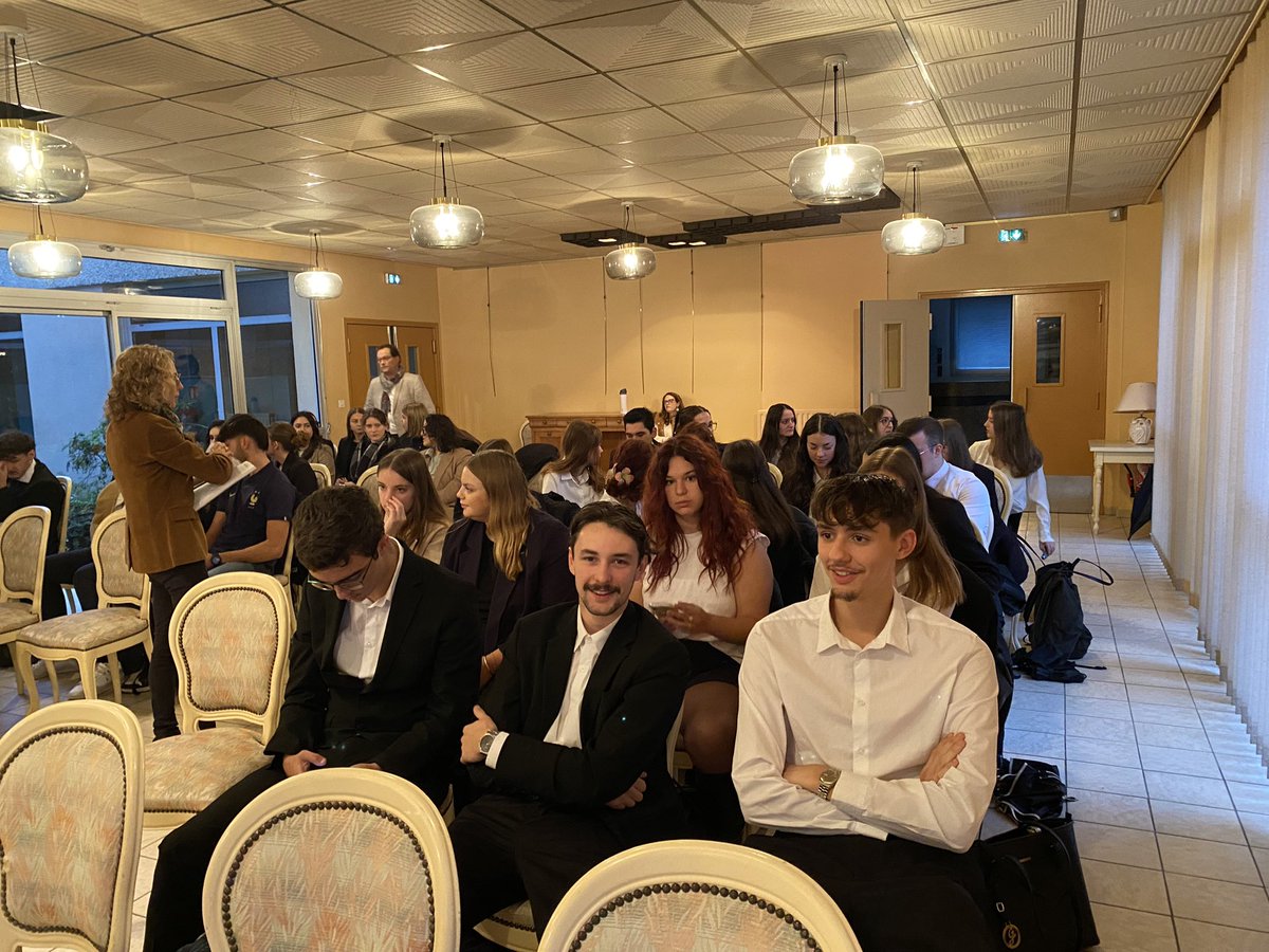 lyceebahuet's tweet photo. L’Assemblée Générale de l’Association Tour d’Horizon du BTS Tourisme vient de débuter. Un temps fort pour le changement des membres du Bureau… #btstourisme #tourdhorizon https://t.co/1YaytmJlrY