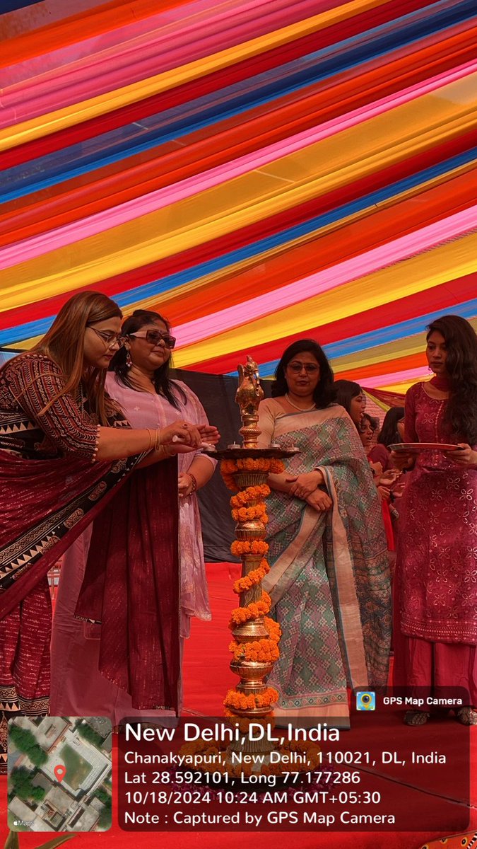 CollegeMaitreyi's tweet photo. Maitreyi College, University of Delhi, hosted its Fresher's Meet 2024 themed “Dilli Ek Shehr: Sau Rang.” The event was inaugurated by renowned Odissi dancer, Ms. Madhumita Raut. #FreshersMeet #DelhiUniversity #StudentUnion https://t.co/GB0j6qTQMK