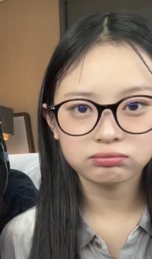 k1m_kitty's tweet image. 니 몇살이야