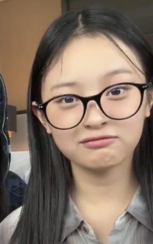 k1m_kitty's tweet image. 니 몇살이야