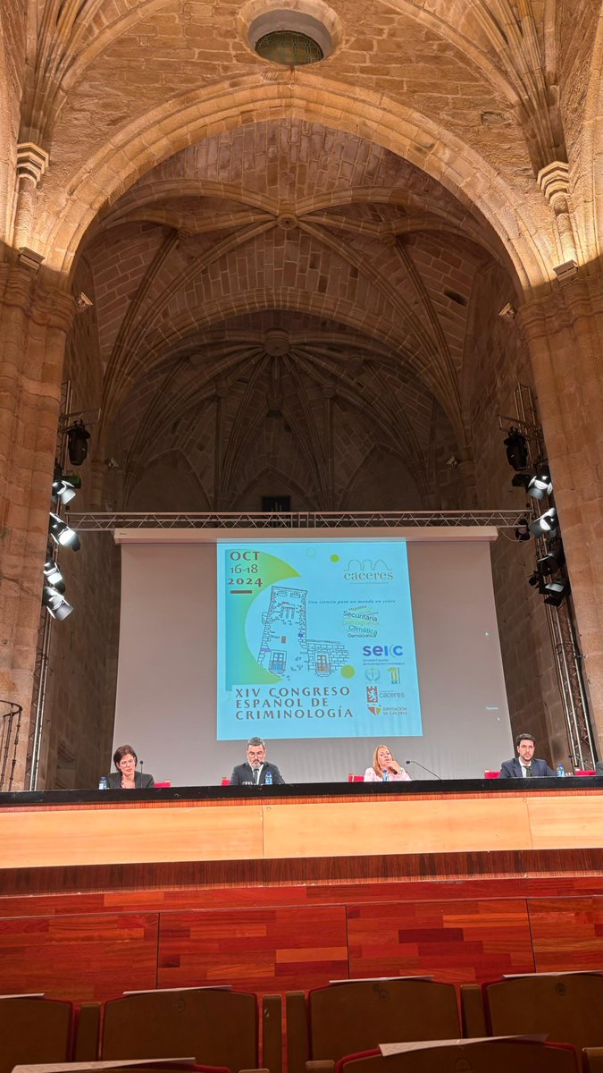 Estos días se está celebrando, en el Complejo de San Francisco de Cáceres y en espacios de la Universidad de Extremadura, el XIV Congreso español de Criminología. 

Organizado por los profesores de Derecho Penal y Criminología de nuestra Facultad, Jordi Ortiz y Lorea Arenas.