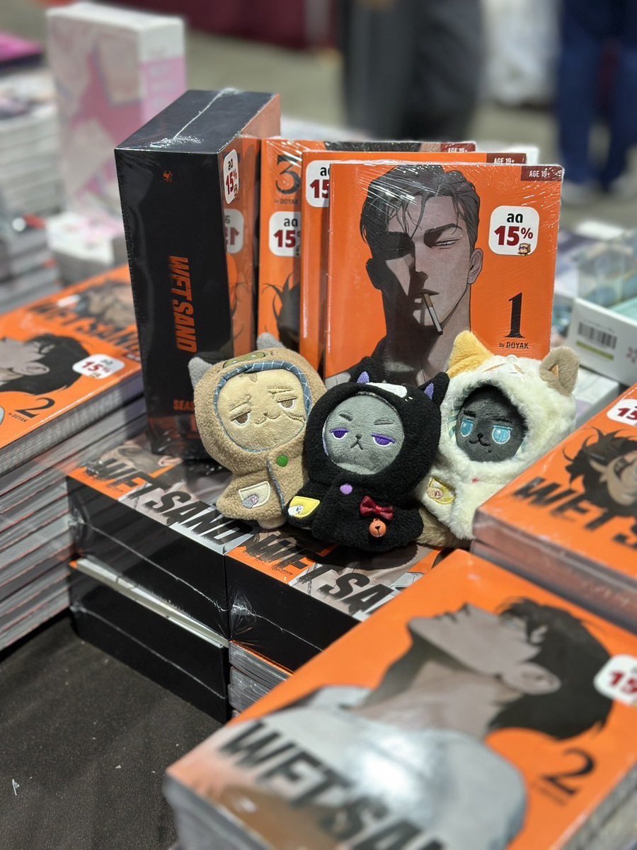hermitbooks's tweet image. มาเจอสามหนุ่มจากเรื่อง wetsand ที่บูธพี่ฮูก P20 กันเยอะๆนะฮะ เรามีจำหน่ายครบทั้ง 3 เล่มเลยฮะ 🧡

#chatime #chatimethailand #chatimexhermit  #cupsofjoy
#웻샌드 #WetSand
#DOYAK(@dkbyak)