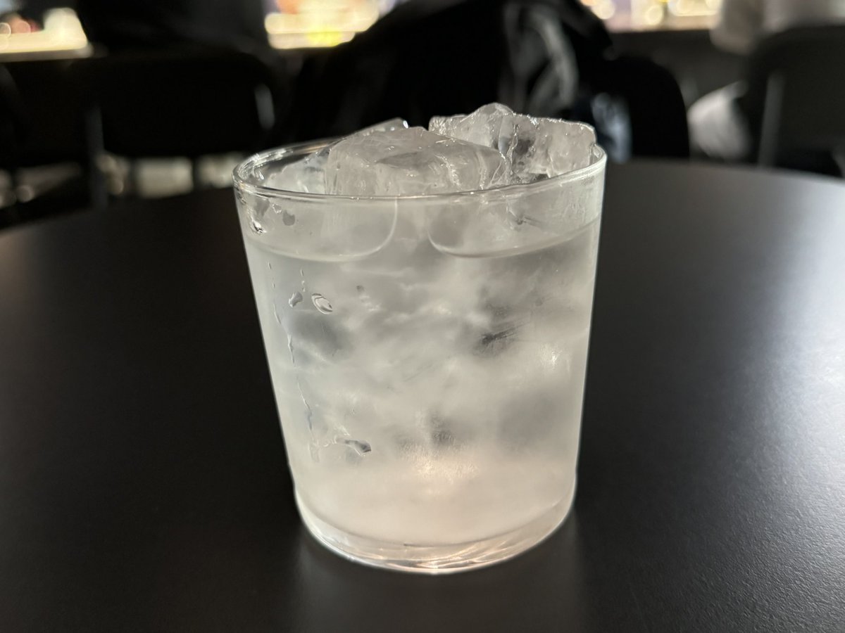 motohashitak's tweet photo. 表参道で明日までの限定田そばへ。いろいろあったけど、小海老かき揚げに鰹節ごはん。変わらずうまいね。前よりダシ強めな気がしたけど、ブランク補正かしら。早く店舗で食べてみたいね #tachiguisoba #tachisoba #東京ソバット団 #路麺 #大衆そば #そば #立ち食いそば #田そば https://t.co/J3gNyBsWk0