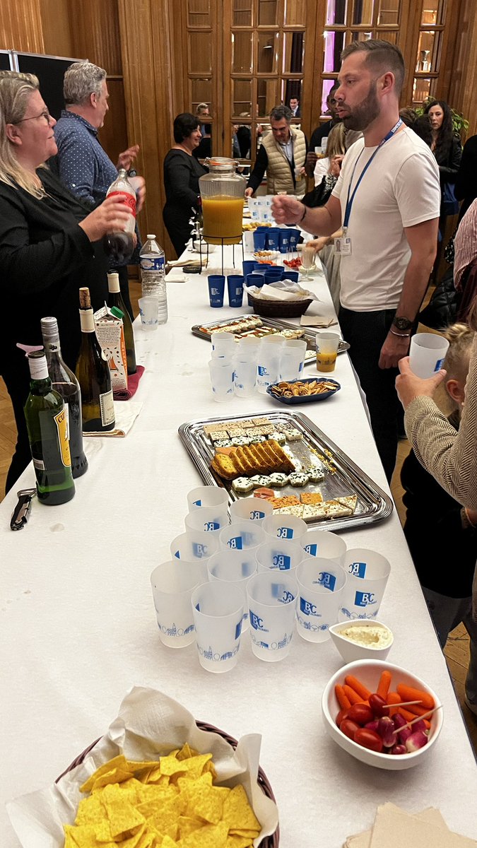 🤝🏻 Soirée d’accueil et d’intégration des nouveaux arrivants dans les salons de l’Hôtel de ville de Bois-Colombes.

🥂 Au programme, présentation de la ville, de l’équipe municipale et des projets menés ainsi qu’un temps d’échanges convivial avec les habitants.