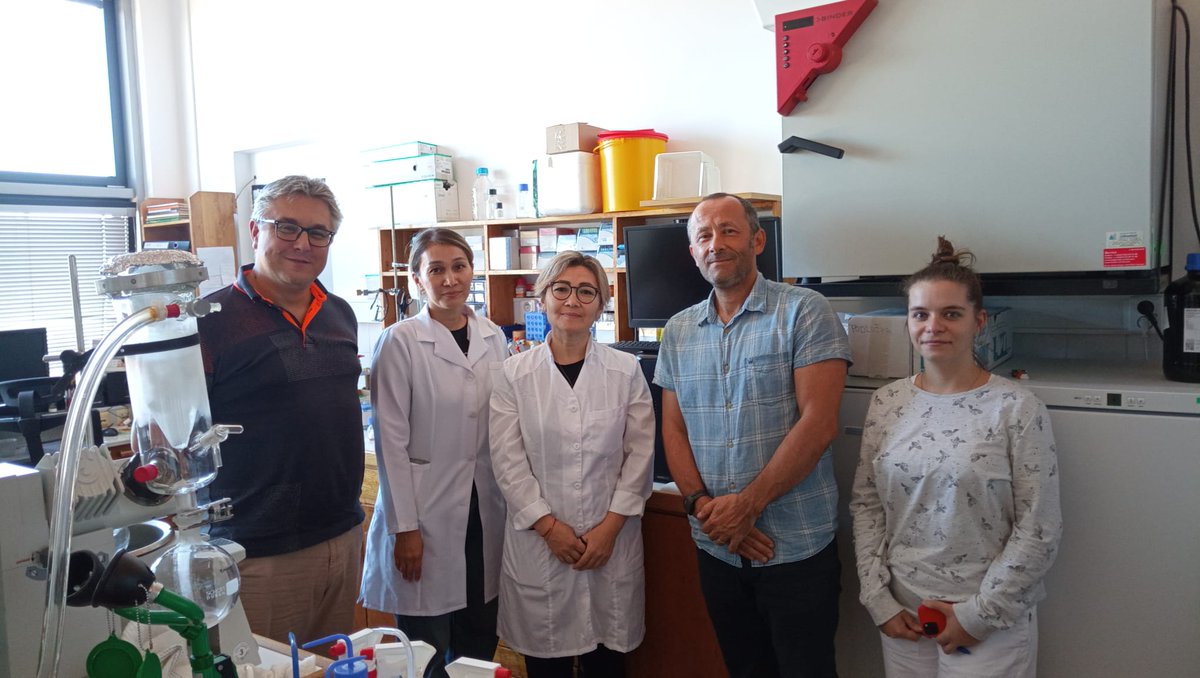 MedPolymers_Prg's tweet image. Colleagues from Karaganda Buketov University 🇰🇿 visited @IMC_Prague and our department. It was our pleasure to discussed our research ideas and characterized really nice nanoparticles together.