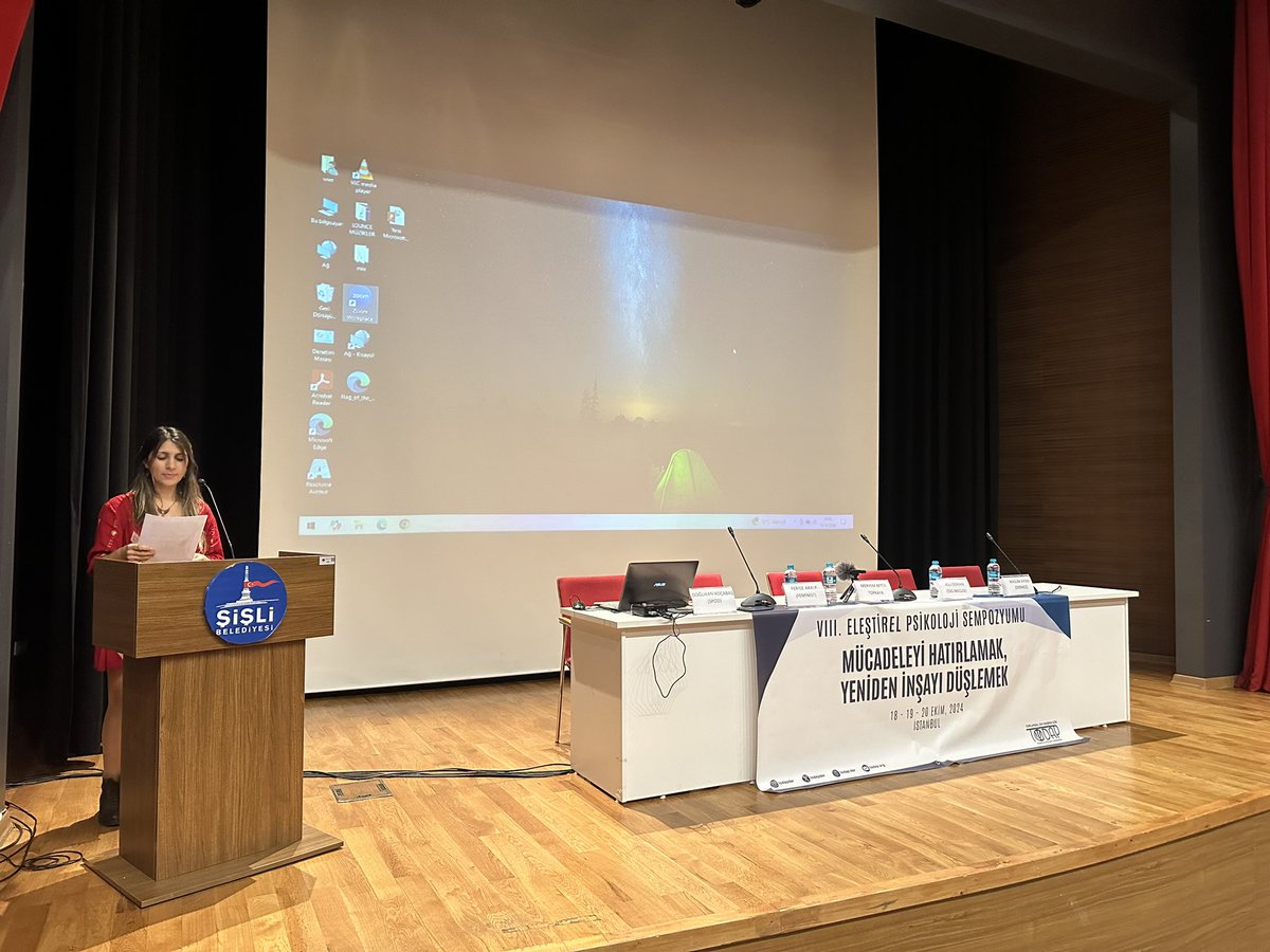 todapder's tweet photo. “Mücadeleyi Hatırlamak, Yeniden İnşayı Düşlemek” temalı VIII. Eleştirel Psikoloji Sempozyumu, Düzenleme Kurulu'ndan Kübra Aygün'ün açılış konuşmasıyla başladı. 

Konuşmada Murat Yurtgül, Ayşenur Ezgi Eygi, Mahmut Şefik Nil anıldı. https://t.co/zRLrvxDIgi