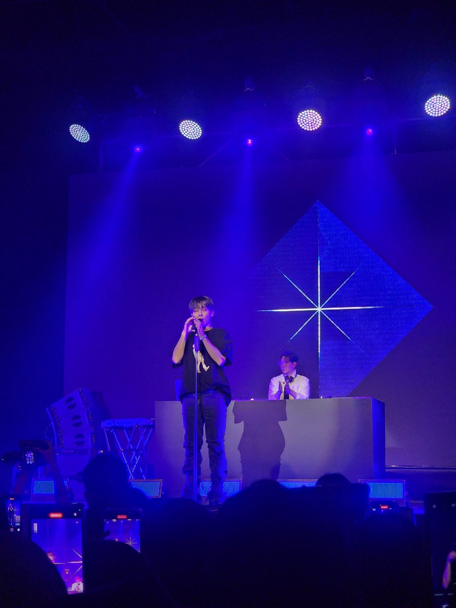 pumpuy78's tweet photo. @woosungofficial Thank you🙏 for coming to Thailand on tour. It was a really fun night. #B4WEDIETourBKK https://t.co/1Vf3WUGKZO