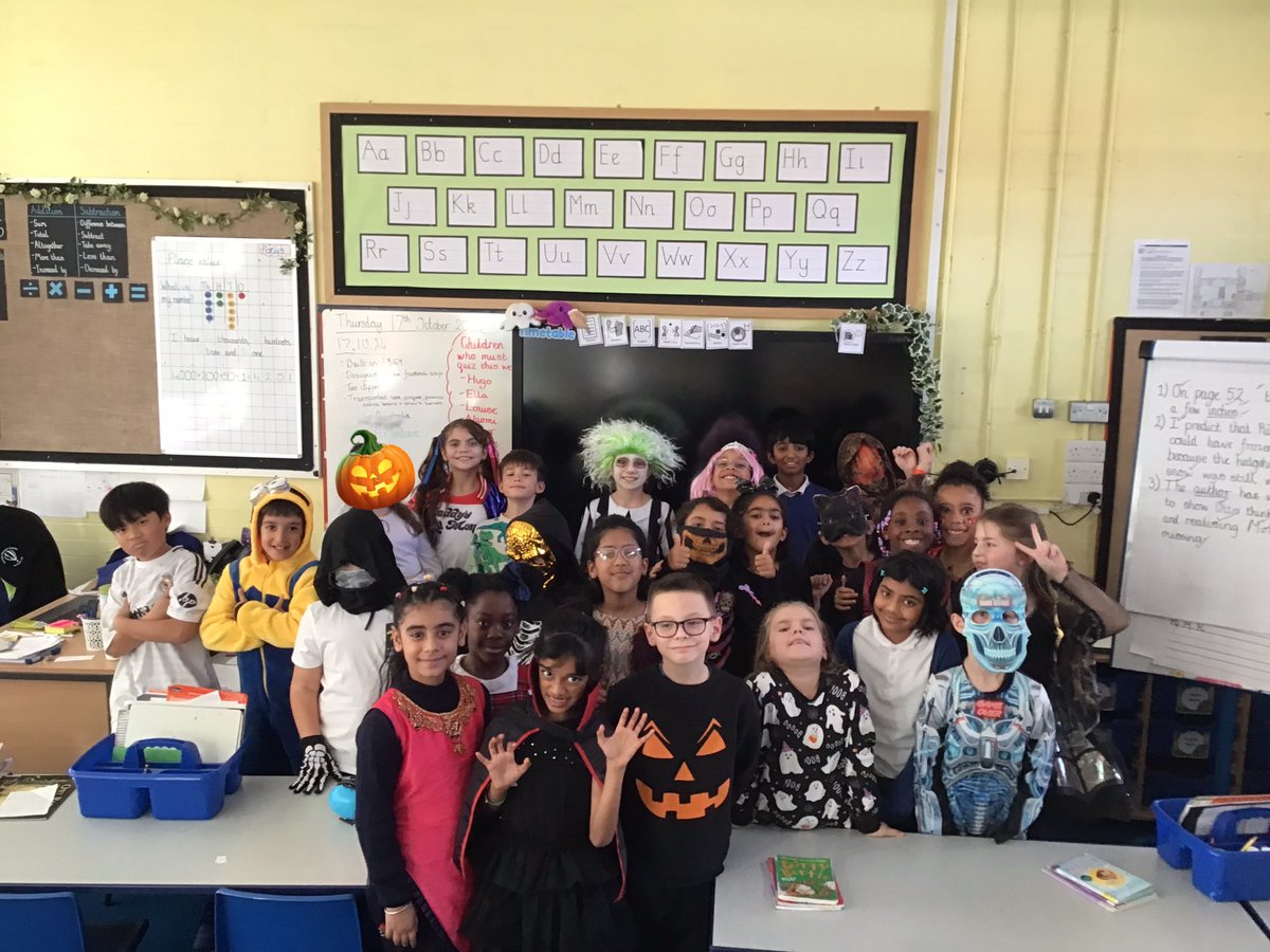 PelhamYear4's tweet photo. Year 4 rocking their spooky day outfits yesterday 👻🎃 @PelhamPrimary_ https://t.co/VavOr25IkP