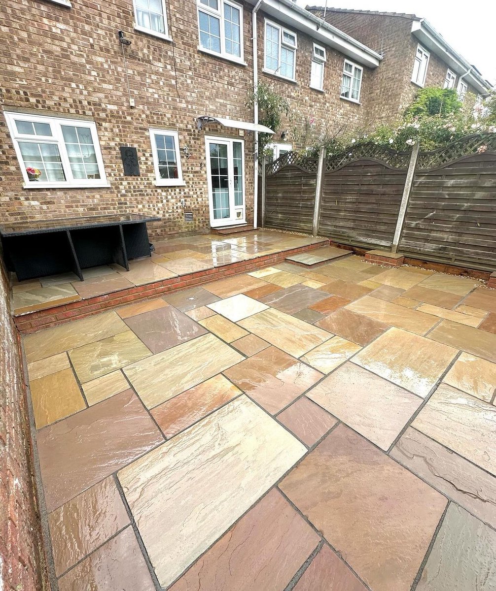CountrySupplie's tweet photo. NDC Fencing Landscaping has really paved the way for perfection in Croxley Green! With stunning Forest Glen sandstone underfoot and a garden wall that’s as secure as it is stylish, this project blends functionality with flair 💚 https://t.co/OqzvVlPvJm