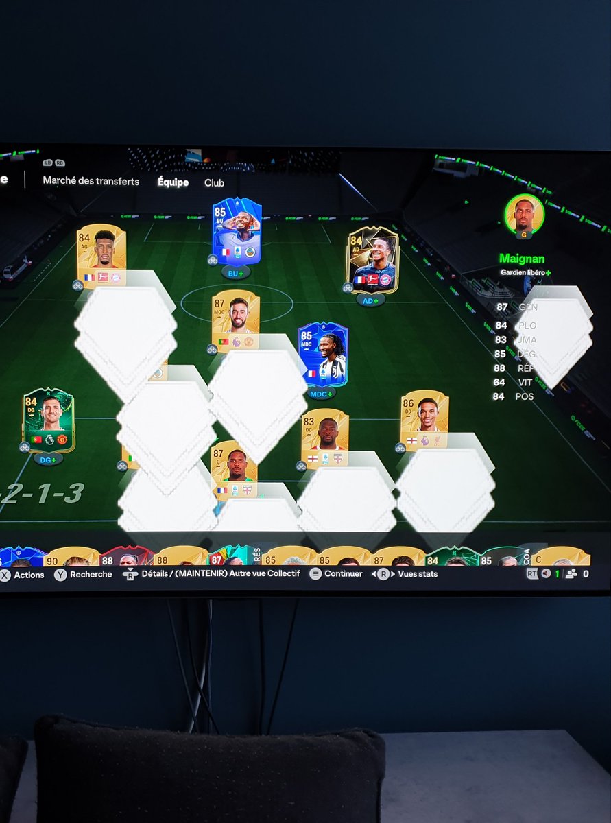 YNeadson's tweet photo. @EASFCDirect Thanks for the patch @EASFCDirect, your game unlocked new glitches... Seriously, when will you stop disrespecting people paying 100 euros each year to buy your game ? And I'm not even talking about gameplay. Feels like you're not even playing your own game 😑 https://t.co/NmLyByJWQo