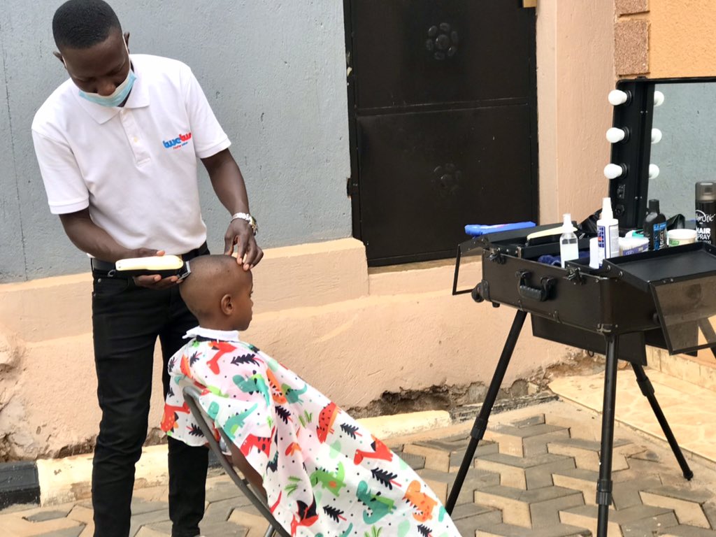 Twetuscompany's tweet image. Creating bonds and spreading peace through haircut ✂️ 💫 in the comfort of home, trust and connection strive. ✨
 #HomeSalon #UnityInFamilies