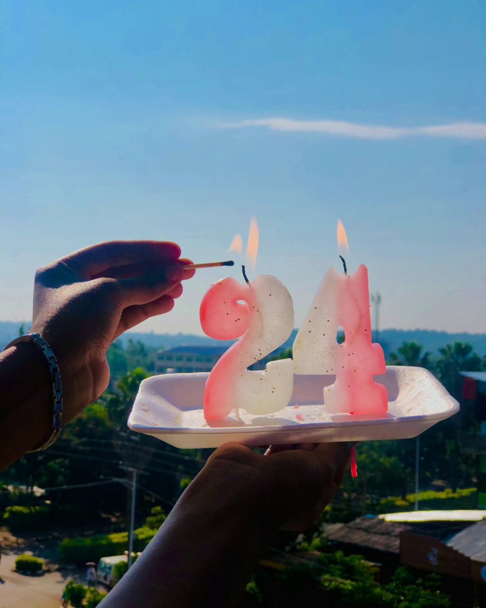 🎂Nothing😂in between me and my birthday🍾🎊Welcoming 24th🎉wishing that it will be a blessed year!🎂May it be a year of success and joy🎊🎂Thank you 23rd🙏for it was a year of healing and rebuilding🥳I'm grateful for that!Then😂call me "የጥቅምት አበባ🌸🌻"🎂