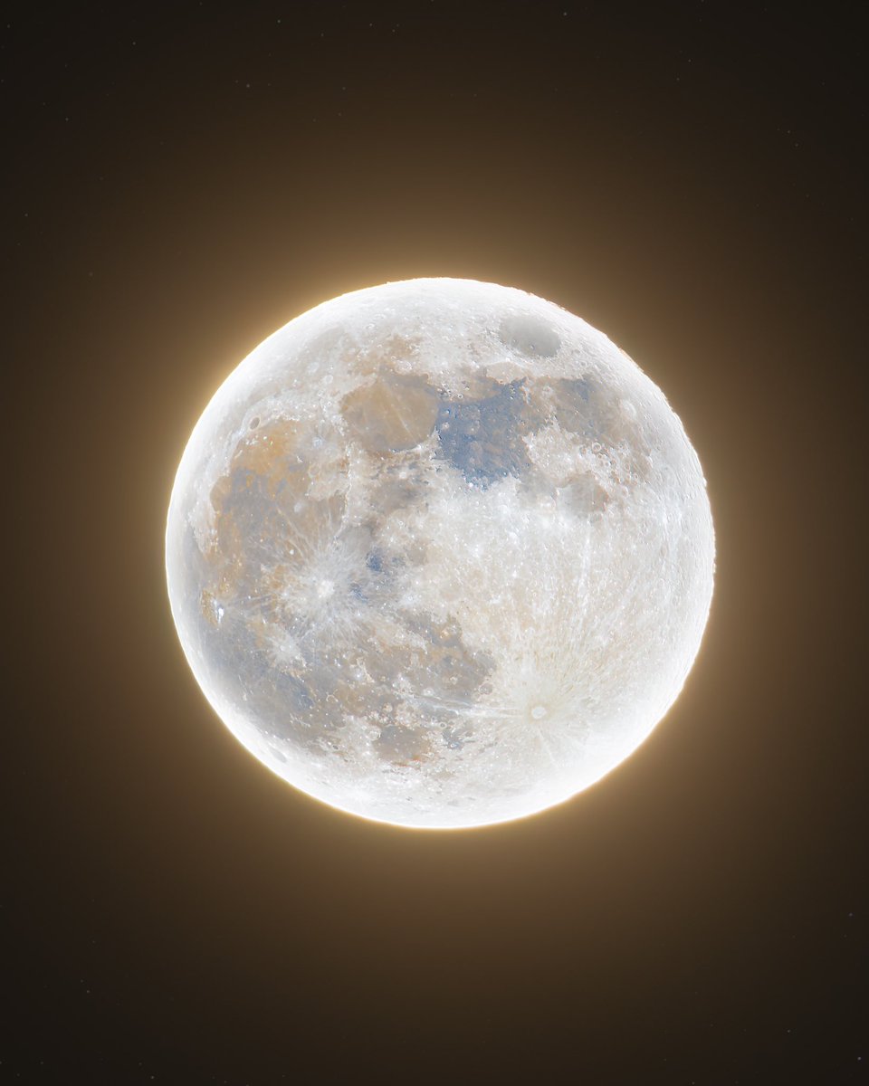 astronycc's tweet photo. Tonight’s Hunter Supermoon 🌕

Enjoy! https://t.co/YwMHRN5M9M