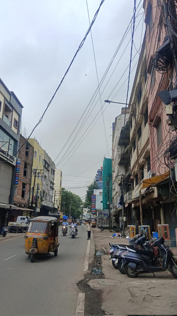 GHMCDyEE's tweet photo. @pitambar_durga @GHMCOnline Madam, day glowing complaint at above location is rectified. Now lights are OFF in day time. https://t.co/cUTG9CJxeQ