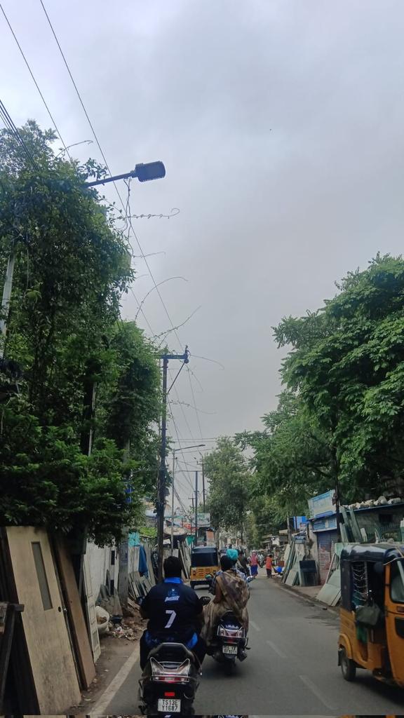 GHMCDyEE's tweet photo. @pitambar_durga @GHMCOnline Madam, day glowing complaint at above location is rectified. Now lights are OFF in day time. https://t.co/cUTG9CJxeQ