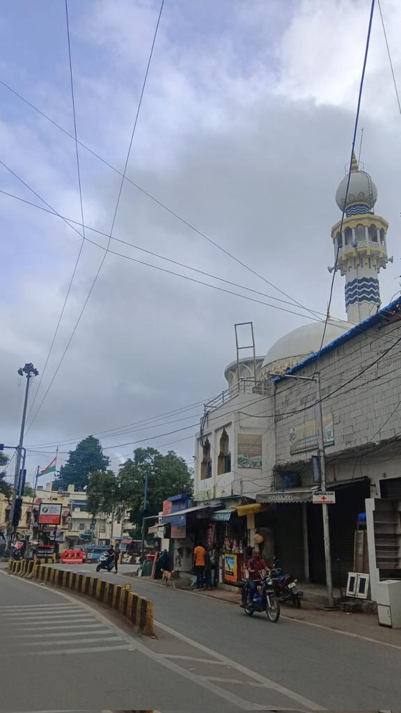 GHMCDyEE's tweet photo. @pitambar_durga @GHMCOnline Madam, day glowing complaint at above location is rectified. Now lights are OFF in day time. https://t.co/cUTG9CJxeQ