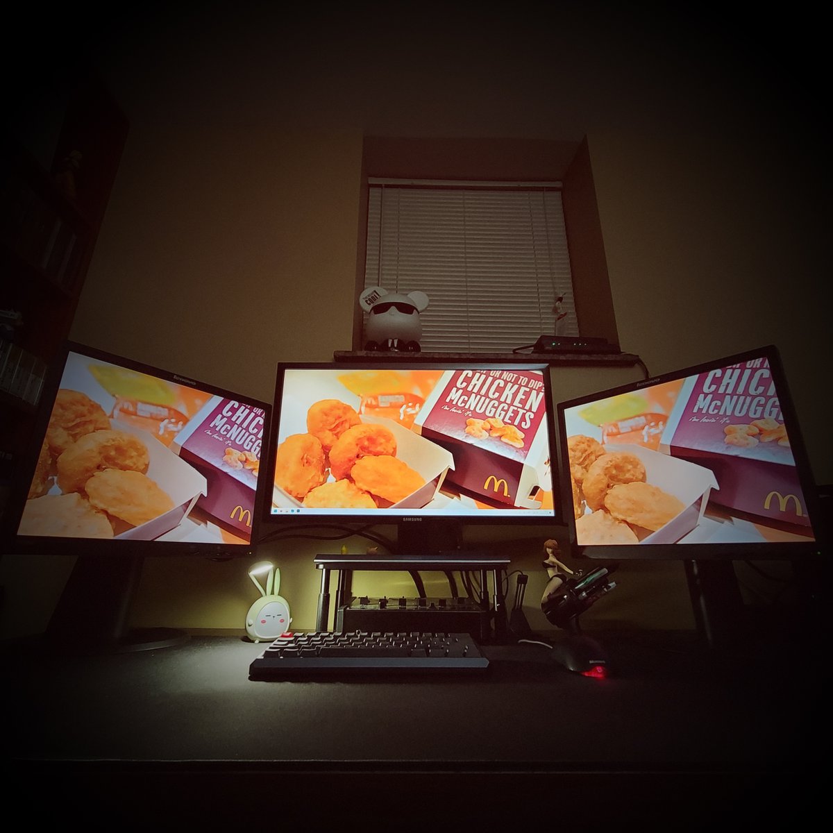 Cleaned up the desk. Been working late a lot these days.

#desksetup #battlestation