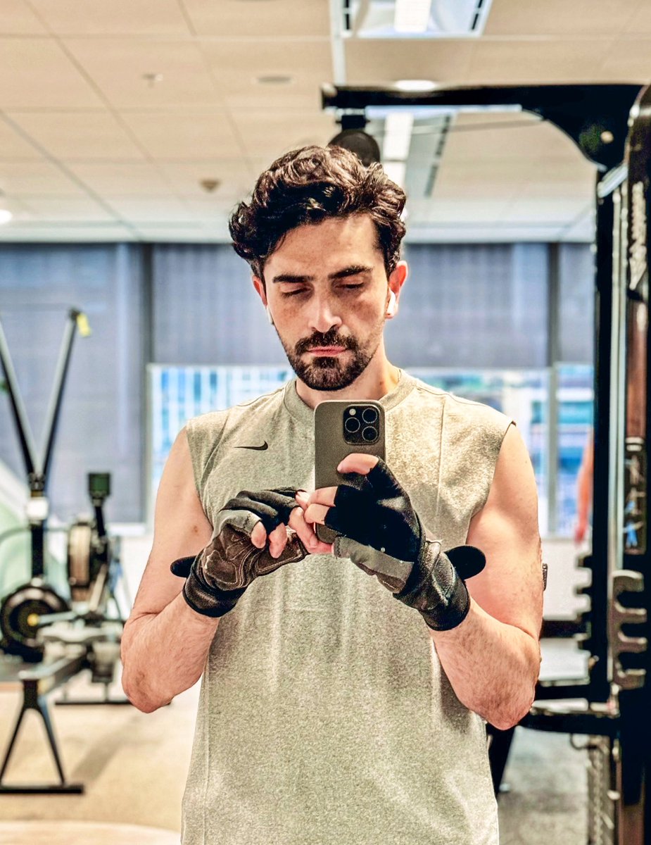 حرف‌های تلخ اغلب مثل یه بار سنگین هستند، راحت نیست کنار اومدن باهاشون، اما این بار روی دوش کسی که به قصد تخریب شخصیت شما اون کلمات رو به کار میبره سنگین‌تره. چرا؟ چون حقیقت شخصیت شما تواناییها و قابلیتهای شما رو‌میدونه و توی دل و ذهنشه…
حرف تلخ شنیدید دنبال انتقام نباشید به جلو