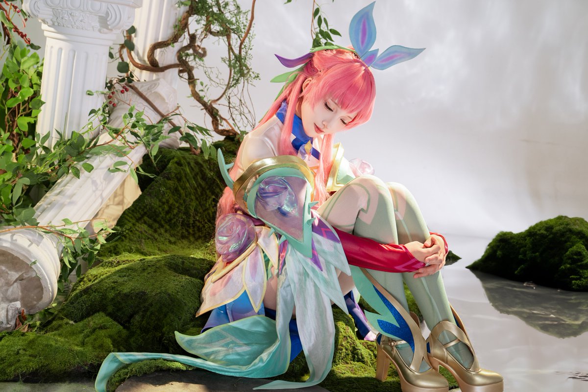 MLBBBR's tweet photo. A nova skin Épica "Flor de Jade" da Kagura, convida você, junto com a cosplayer, a participar do evento "Presente de Aniversário da Kagura" que começa em 18/10. Participe para ter a chance de obter essa skin Épica GRATUITAMENTE! 

#MLBB8th
#cosplay https://t.co/3poDNnPats