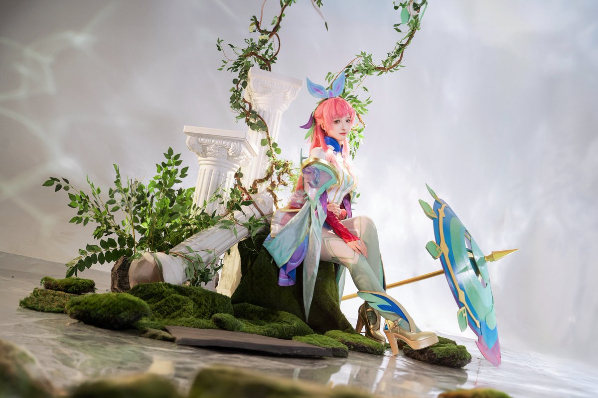 MLBBBR's tweet photo. A nova skin Épica "Flor de Jade" da Kagura, convida você, junto com a cosplayer, a participar do evento "Presente de Aniversário da Kagura" que começa em 18/10. Participe para ter a chance de obter essa skin Épica GRATUITAMENTE! 

#MLBB8th
#cosplay https://t.co/3poDNnPats