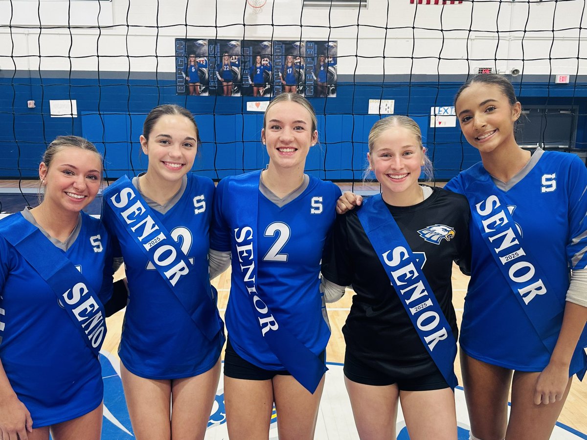 shseaglesvball's tweet photo. Celebrated our 5 seniors tonight followed by a big win against Conner!💙🏐 https://t.co/N9mW52Tfad