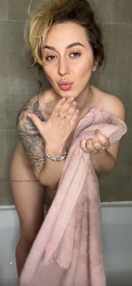 Do you want to see me taking a shower? 🛀💦

Subscribe to my OF free trial and you'll see much more➡️onlyfans.com/action/trial/d…