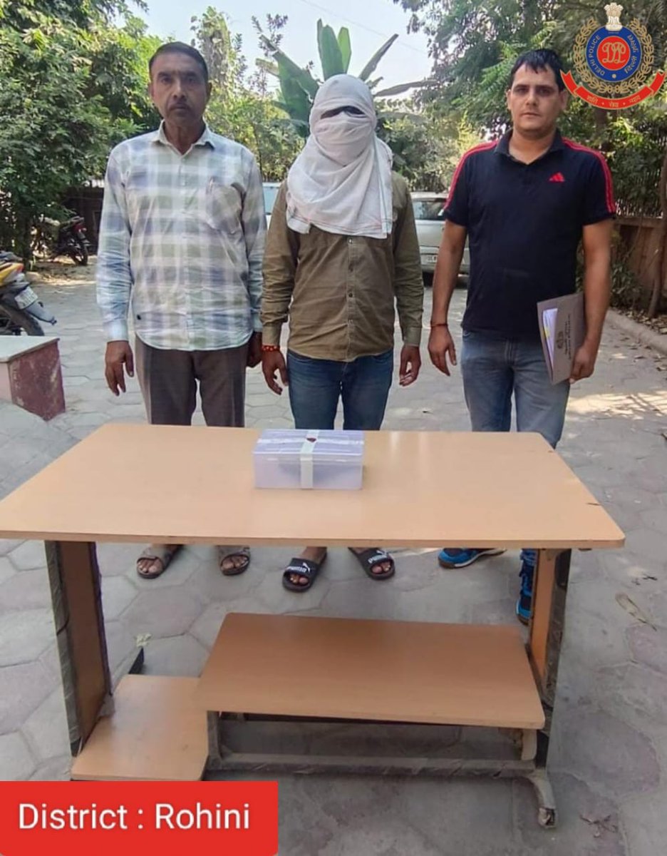 dcprohinidelhi's tweet photo. Under Operation #PANTHERCLAW, Spl staff #RohiniDistt arrested a desperate criminal. 01 countrymade pistol & rounds recovered. Previously involved in a criminal case.
#KeepingStreetsSafe
#DelhiPoliceUpdates @DelhiPolice
@CPDelhi
@Ravindra_IPS https://t.co/gl08WIXviX