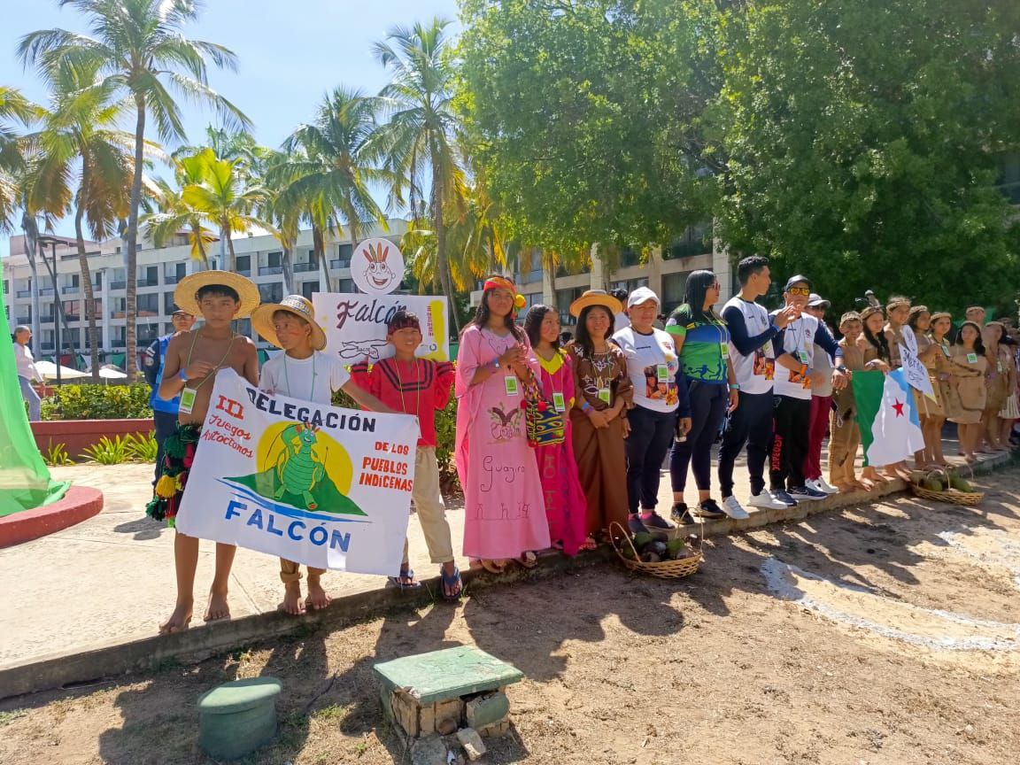 PATRONA ABRAZO REBELDE @PatronaRBD tweet media