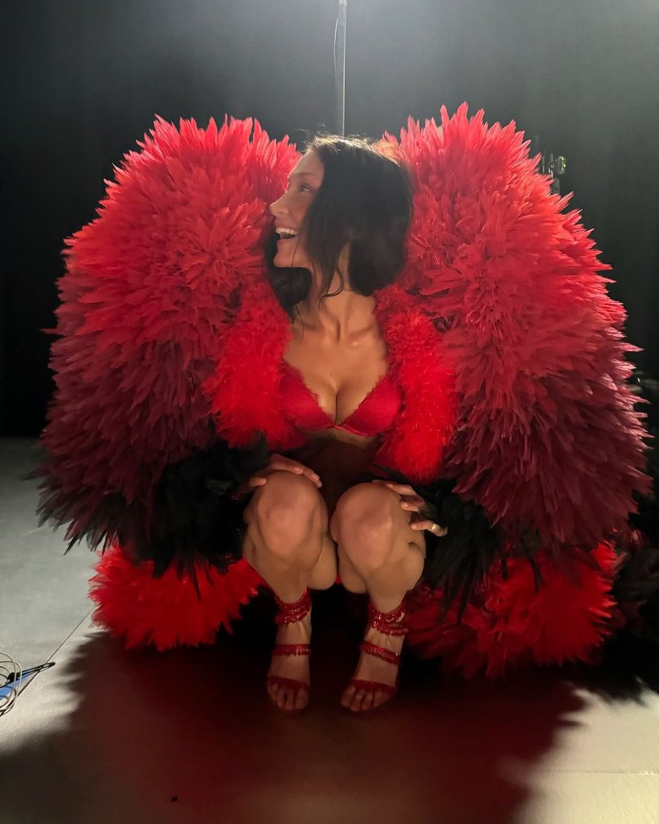BellaHadidBra's tweet photo. Bella Hadid via Instagram. https://t.co/0AnCWwxXAE