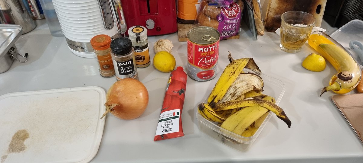 edvJump's tweet photo. Woke up a bit too early. Why not making my first #bananapeelcurry which I heard the recipe of in the @BBCFoodProg ? Looking good, tasting yummy. Thank you @BegumNadiya ! https://t.co/6Ab7eD5tmc