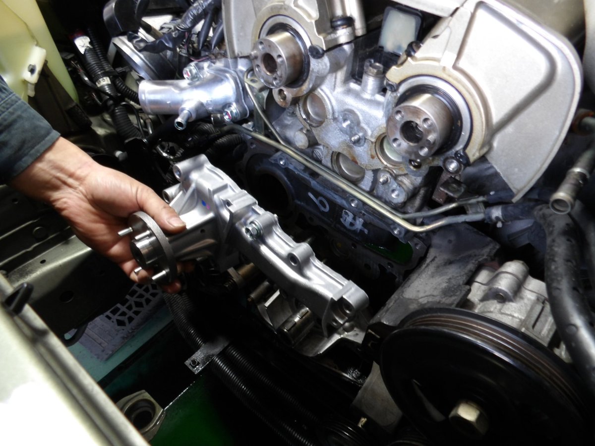 MANABOON_SNS's tweet photo. サーモスタットとREIMAX製ウォーターポンプに交換です🛠

#manaboon #skyline #bnr34 #r34skyline #rb26dett #r34nation #superstreet #speedhunters #jdmcars #nismo #skylinegtr #gtr #nur #mspec #vspec #tein https://t.co/rBHPr8uPe6