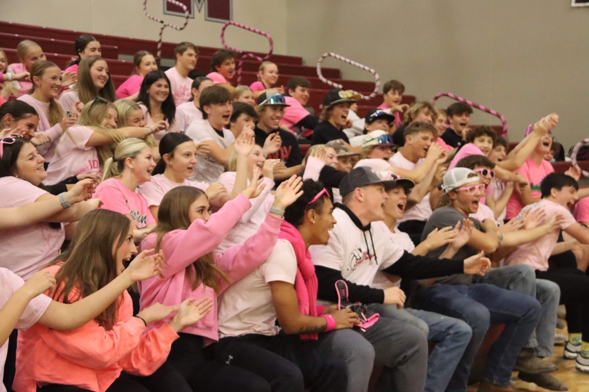 GPhegley's tweet photo. #volleyforthecure #thinkpink #numberonefans #musketeerpride #redbud132 @rbhsvball https://t.co/ZVvmirFMtt