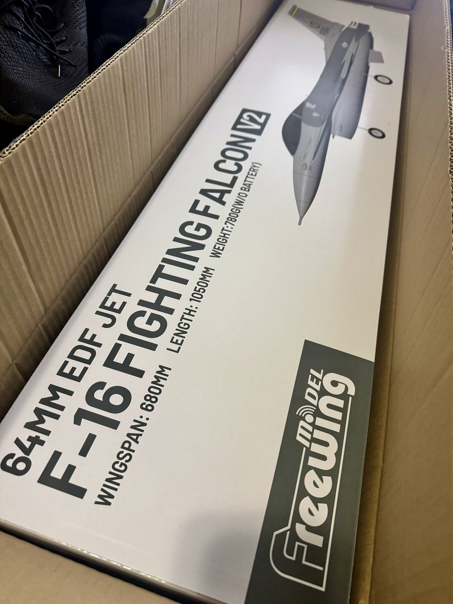 PopeOfPlastic's tweet photo. New toy arrived, I can’t be all model building all the time! #f16 #rc #edf #rcjet https://t.co/TiqGPZvKM1