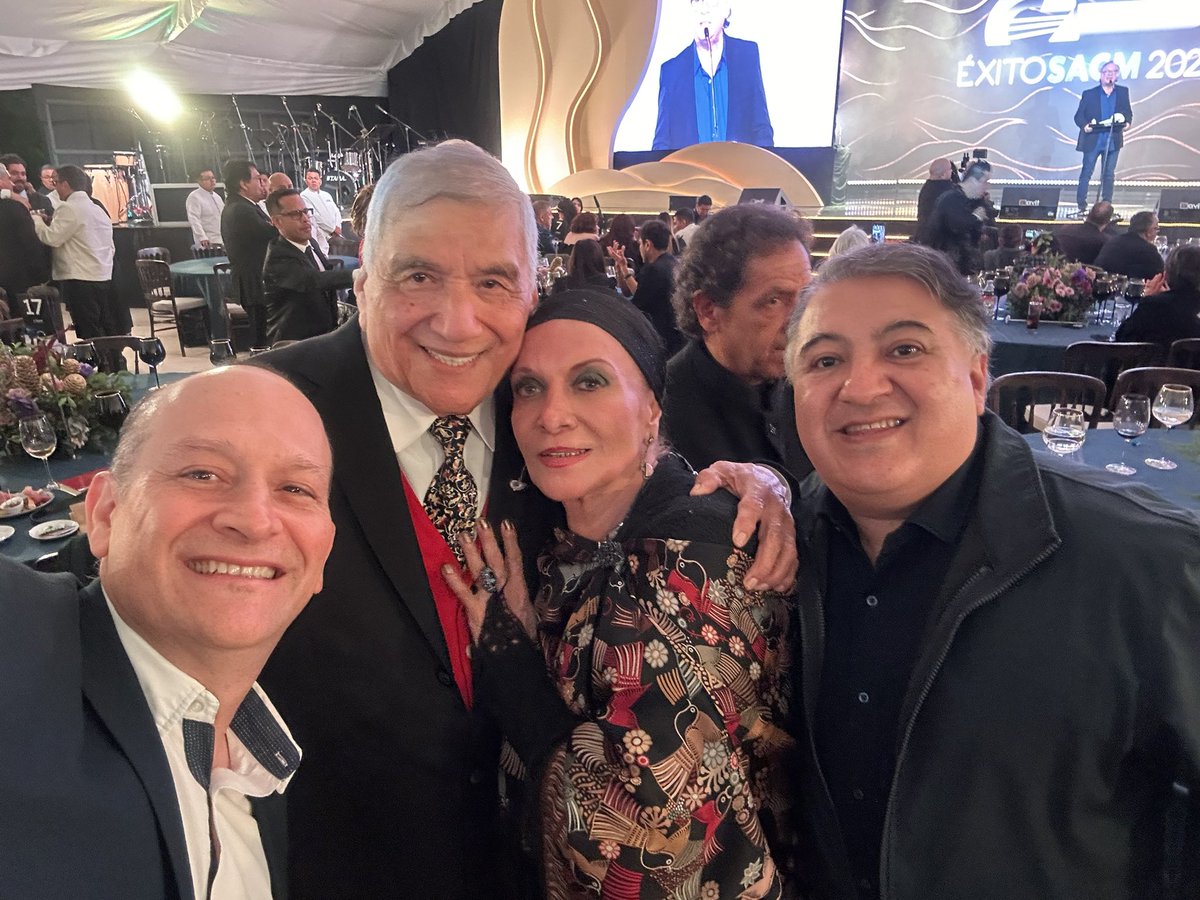 Agradezco a la sociedad de autores y compositores de México <a href="/SACM_Oficial/">SACM México</a> por entregar el máximo reconocimiento póstumo “Juventino Rosas” a mi padre Fernando Z. Maldonado por su carrera como compositor.