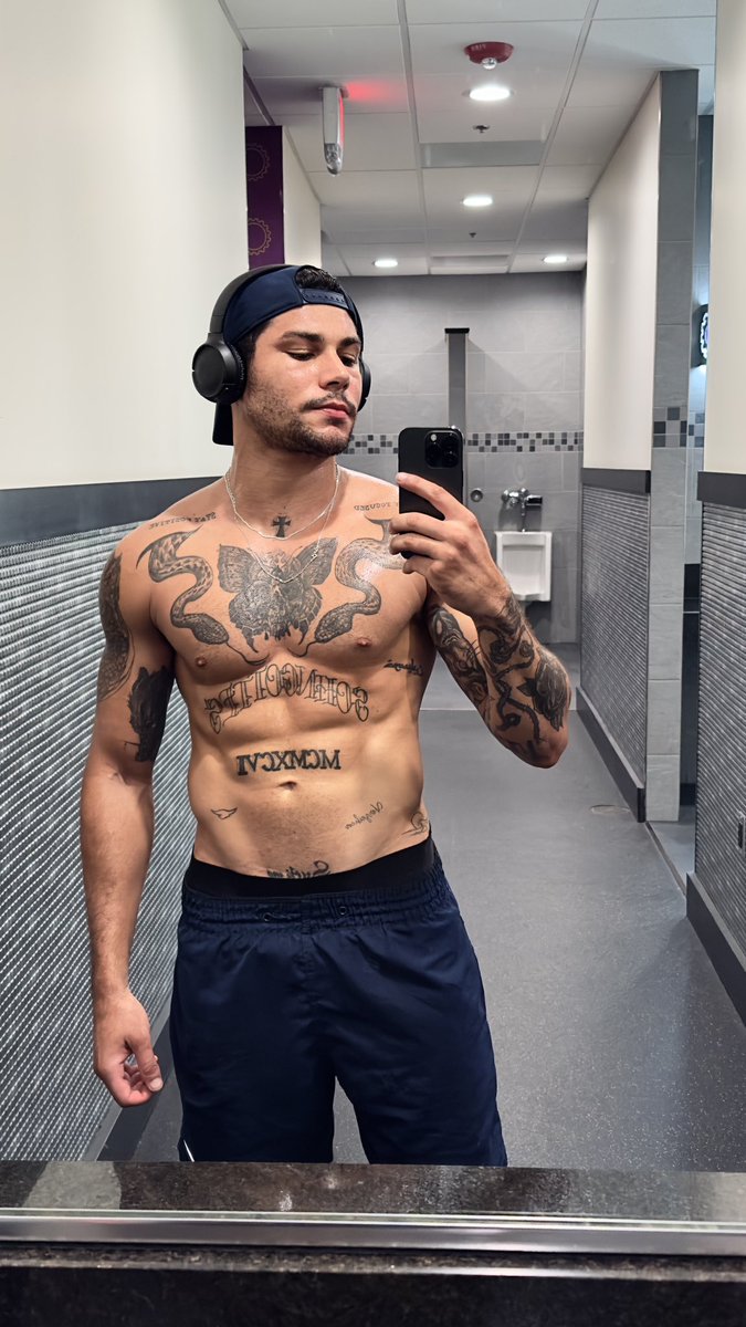 marquesfss's tweet photo. #gymrat Someone who wants to train? 😁 https://t.co/lm8K5A0AYb