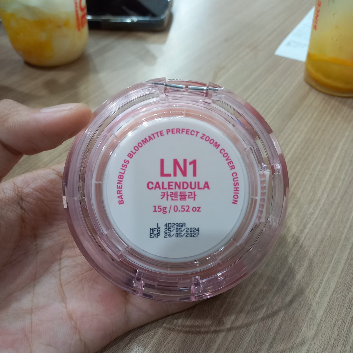 hayoloo____'s tweet photo. @unicelounge jual rugi cushion bnb shade calendula baru dipake 3×, dijual grgr salah shade😭🙏🏼 https://t.co/FKf7EJheFa