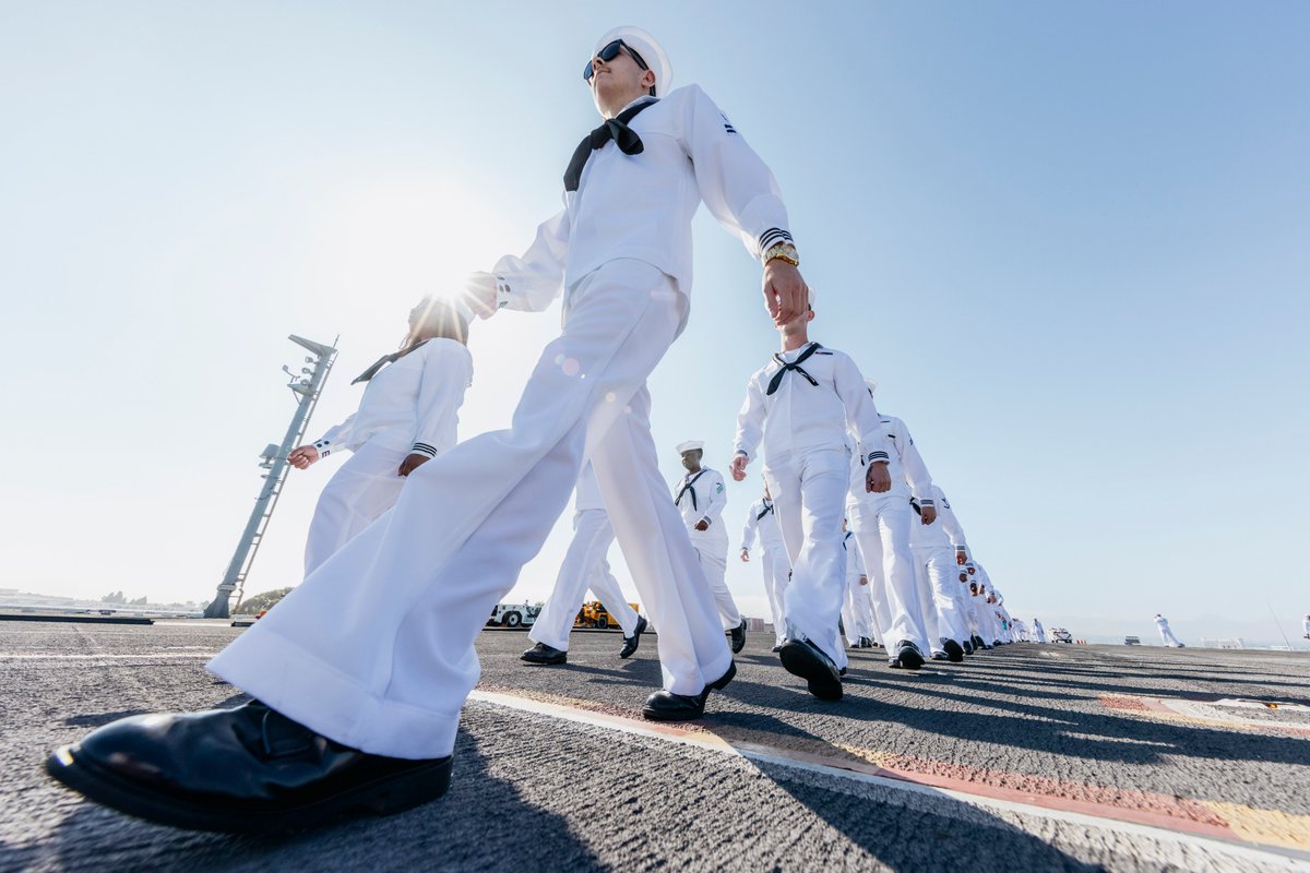 US7thFleet's tweet photo. The aircraft carrier USS George Washington departed the San Diego area Oct. 8, beginning its transit to Yokosuka, Japan. 
Read more: https://t.co/WHNzmlnQRX 
📷 by MC3 August Clawson 
#USNavy | #ForgedByTheSea*Edited to reflect that the ship left the San Diego area on Oct. 8. https://t.co/9RL0HKk7EF
