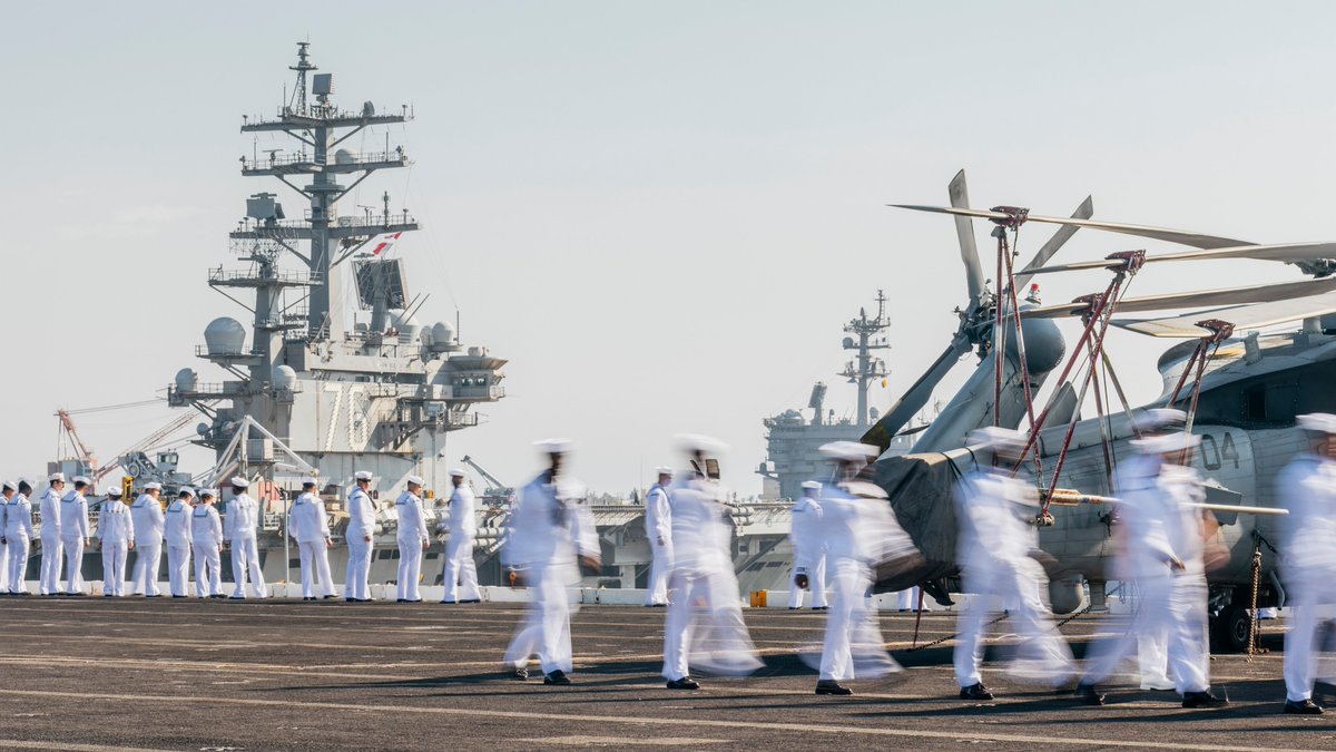 US7thFleet's tweet photo. The aircraft carrier USS George Washington departed the San Diego area Oct. 8, beginning its transit to Yokosuka, Japan. 
Read more: https://t.co/WHNzmlnQRX 
📷 by MC3 August Clawson 
#USNavy | #ForgedByTheSea*Edited to reflect that the ship left the San Diego area on Oct. 8. https://t.co/9RL0HKk7EF