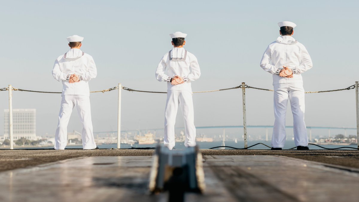 US7thFleet's tweet photo. The aircraft carrier USS George Washington departed the San Diego area Oct. 8, beginning its transit to Yokosuka, Japan. 
Read more: https://t.co/WHNzmlnQRX 
📷 by MC3 August Clawson 
#USNavy | #ForgedByTheSea*Edited to reflect that the ship left the San Diego area on Oct. 8. https://t.co/9RL0HKk7EF