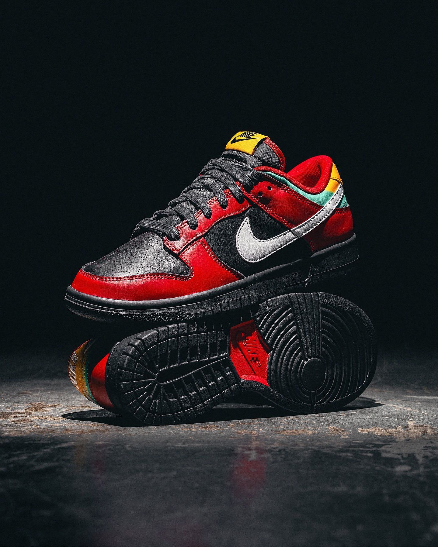 Medium gray red nike dunks 2009 discount